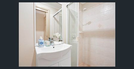 3 Bedroom Villa Centrally located - Photo 2