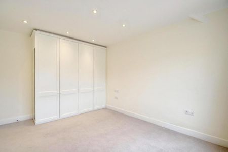 4 bedroom semi-detached house to rent - Photo 3