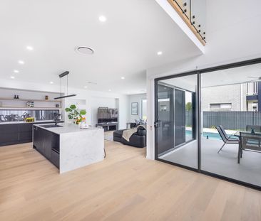 Fully Furnished Luxury 5-Bedroom Family Home with Pool in Rochedale - Photo 4