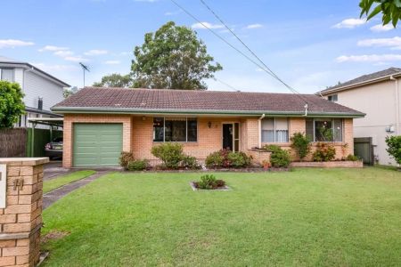 Family Home with Expansive Level Lawn - Photo 3