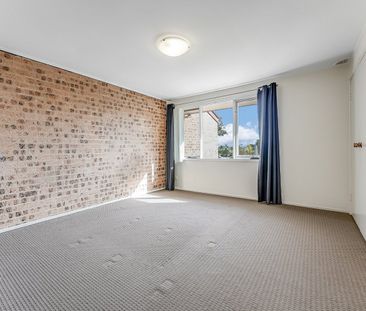 2-Bedroom Villa with Lock-Up Garage in Quiet Cul-De-Sac - Photo 5