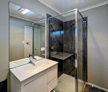 Single Level Unit in Quiet Court Location! - Photo 4