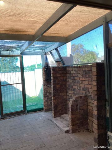 Location & Shed! - URANGAN 4 Bedroom - Photo 5