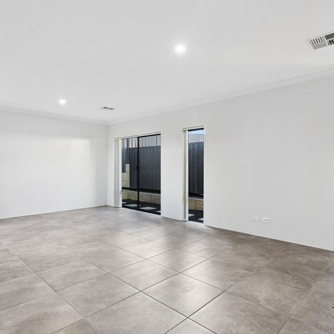 5 bedroom home in Quiet Coastal Pocket - Photo 1