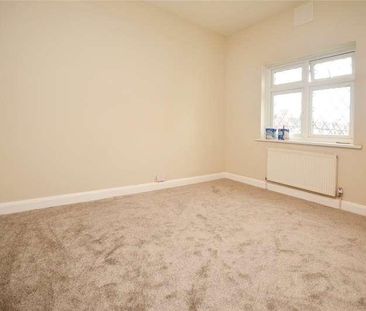 Grove Court, Little Gaynes Lane, Upminster, RM14 - Photo 2