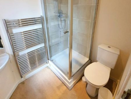 Flat to rent on - Photo 3