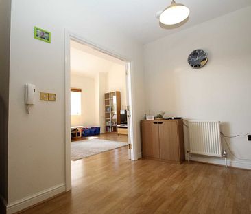 3 bed Apartment for rent - Photo 6