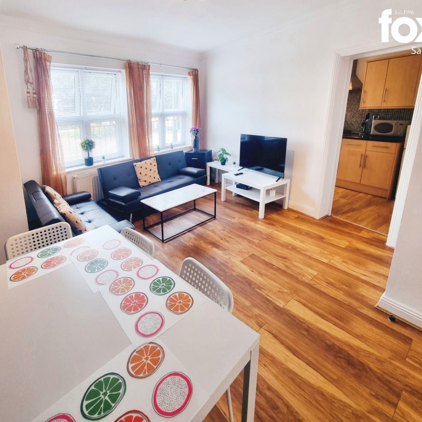 2 bed flat to rent in 16-17 The Triangle, Bournemouth, Dorset, BH2 5RY - Photo 1