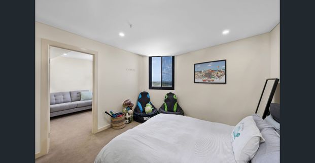 Riverside Studio Apartment on 8th Floor - Photo 1