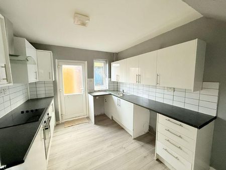 3 bedroom terraced house to rent - Photo 5