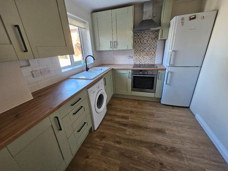 2 bedroom semi-detached house to rent - Photo 2