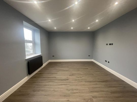 4 bedroom flat to rent - Photo 1