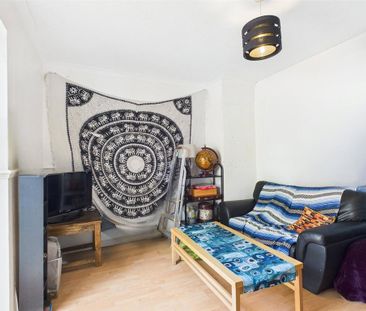 5 bedroom semi-detached house to rent - Photo 3