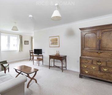 2 Bedroom Apartment, Gibson Court – Hinchley Wood - Photo 5