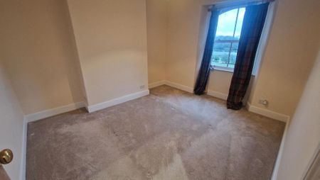 4 bedroom end of terrace house to rent - Photo 5