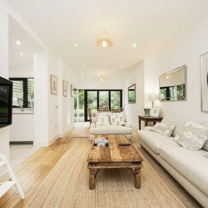 3 bedroom flat to rent - Photo 1