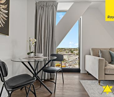 Fully Furnished 11th-Floor Apartment in Ellerslie - Views, Gym & Wa... - Photo 2