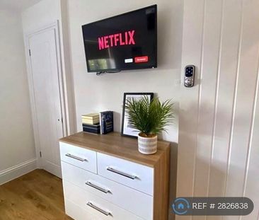 1 bedroom in a house share to rent - Photo 2