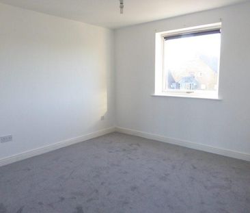 3 bedroom flat to rent - Photo 3