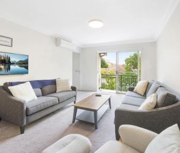 Dual Level Spacious Apartment In Convenient Location - Photo 3