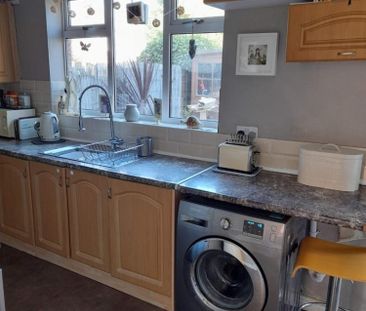 3 bedroom House To Let Total Size: 636 SQ FT - Photo 2