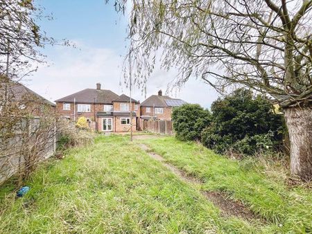 4 bedroom semi-detached house to rent - Photo 2