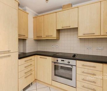 Glenwood Court, Farnborough, GU14 - Photo 4