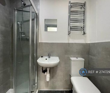 1 bedroom in a house share to rent - Photo 5