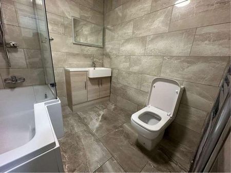 Slough, Berkshire, SL1 - Photo 5