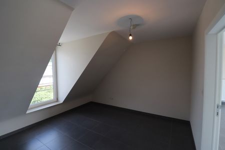 Dakappartement met 1 slaapkamer, terras en garage. - Photo 4
