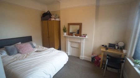 To Rent Talbot Road, Winton, Bournemouth, BH9 £2,900 pcm Tenancy Info - Photo 5