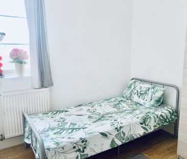 Room in a Shared House, Carmen Street, E14 - Photo 5