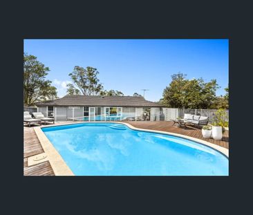 Stunning family oasis in prime location - Photo 3