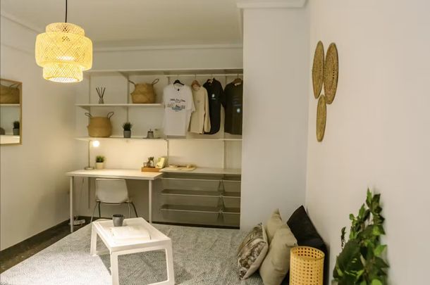 Carrer de Jaume Roig, Valencia, Valencian Community 46010 - Photo 1