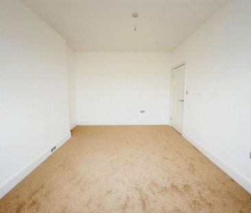4 bedroom semi-detached house to rent - Photo 5