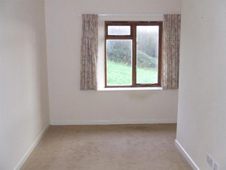 2 bedroom barn conversion to rent - Photo 2