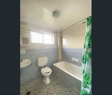 BUS STOP AT DOOR STEP - Photo 3