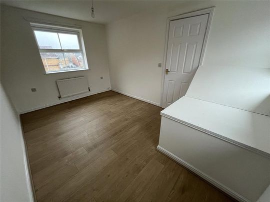 3 bedroom end of terrace house to rent - Photo 1
