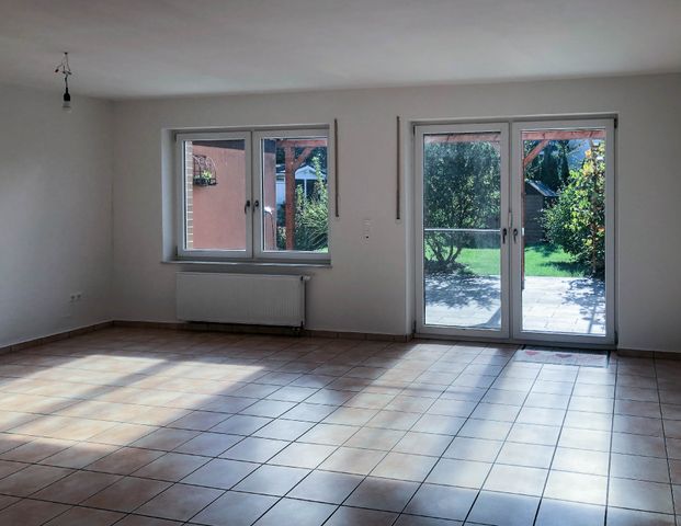 Gepflegte Doppelhaushälfte mit Garage und Garten-Sackgassenlage - Photo 1