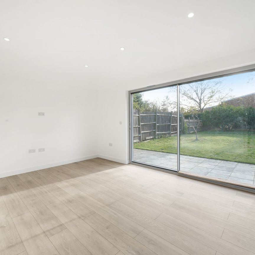 Eshan drive, Kent, London - Photo 1