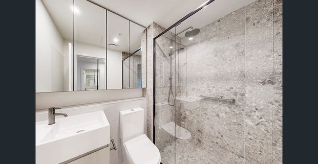 Spacious 2 Bed 2 Bath Apartment with City Views! - Photo 1