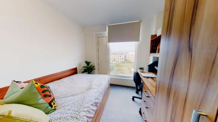 10-Bed Standard Ensuite - Photo 4