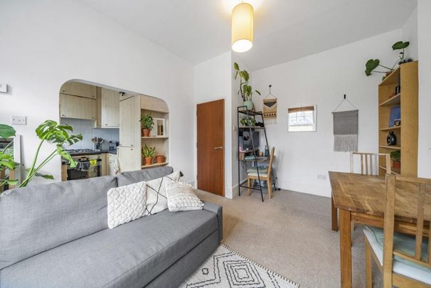 1 bedroom flat to rent - Photo 1