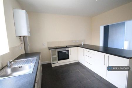 3 bedroom terraced house to rent - Photo 3