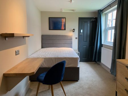 A LUXURY STUDIO EN-SUITE ROOM complex, consisting of fully furnished large studio style rooms. In the heart of Tamworth Town Centre, - Photo 5