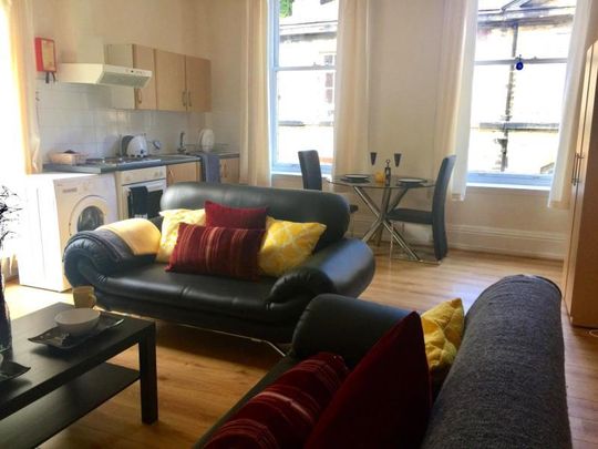 2 bedroom flat to rent - Photo 1
