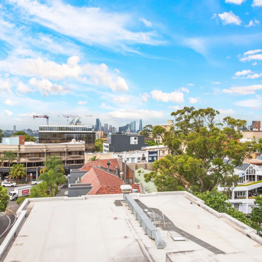 Brand New Designer One-Bedroom Residence in Prestigious "Pienza" - Photo 1