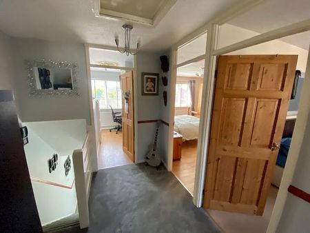 Aysgarth Park, Maidenhead - Photo 2