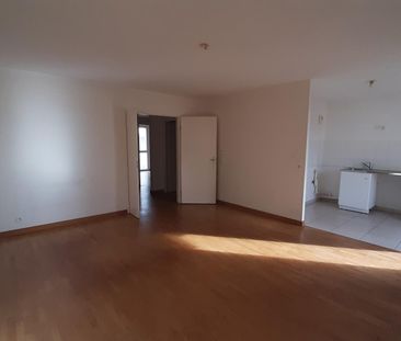 location Appartement T4 DE 85.1m² À RIS ORANGIS - Photo 1