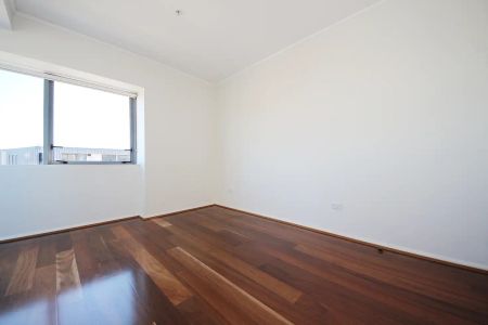 “Modern & Spacious Two Bedroom Apartment” - Photo 5
